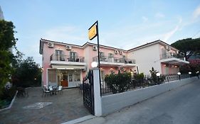 Anaxos Bay Rooms & Apartments
